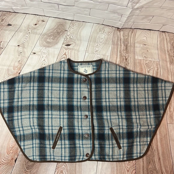 Janie and Jack Other - JANIE AND JACK Plaid Button up Cape. Girls size 3-4